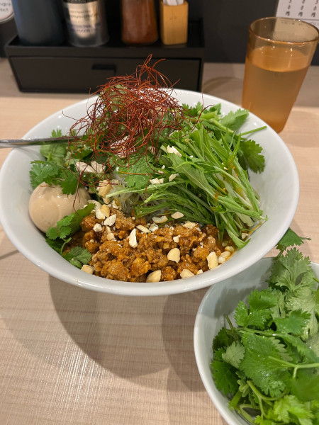 「[限定]パクチー担々麺　1400円　追い飯付き」@らー麺 だるまの写真