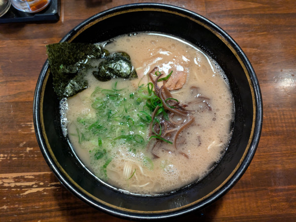 「本白味(バリかた)＋替玉(ふつう)」@きまぐれ八兵衛 安曇野本店の写真