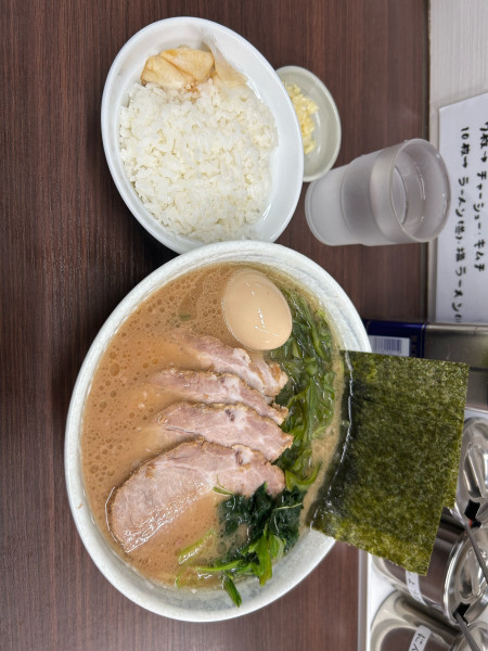 「チャーシューめん 半ライス 味たま」@川崎家の写真