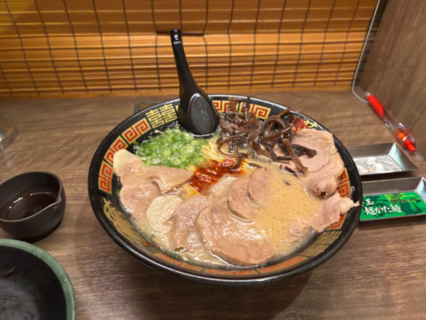 「ラーメン　チャーシュー　きくらげ　オスカランの酸味　替玉×2」@一蘭 吉祥寺店の写真