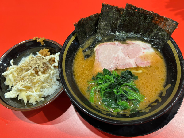 「ラーメン　半ライス」@とらきち家の写真