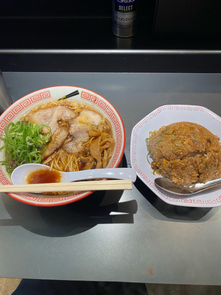 「尾道ラーメン大盛焼飯中」@尾道ラーメンしょうや 福山駅前店の写真