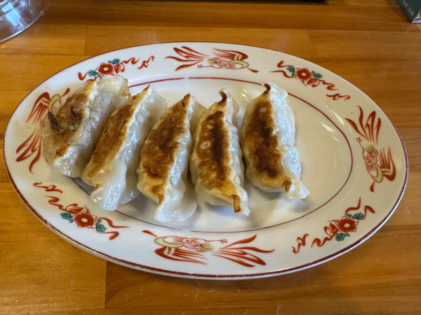 「餃子400円」@らーめん ヒグマ 塩沢店の写真