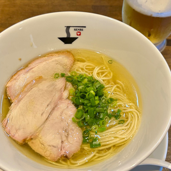 「【朝限定】素ラーメン 塩＋豚チャーシュー＋生ビール」@中華そば 千里の写真