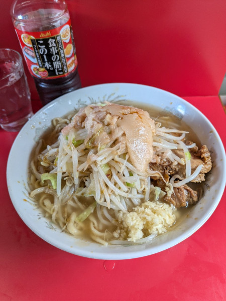 「ラーメン（麺少なめ）ニンニクアブラ」@ラーメン二郎 三田本店の写真