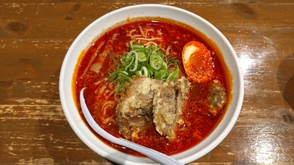 「デビルラーメン(中盛・辛さ控え目)」@Dragon Noodle's ドラゴンラーメンの写真