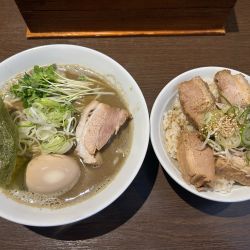 濃厚煮干しそば+煮卵+肉飯大