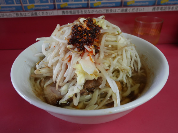 「小 ヤサイ＋アブラ＋辣油」@ラーメン二郎 千住大橋駅前店の写真