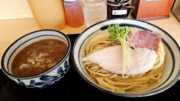 「鶏魚介の辛つけ麺1,050円（特盛130円）」@つけ麺 いな月の写真