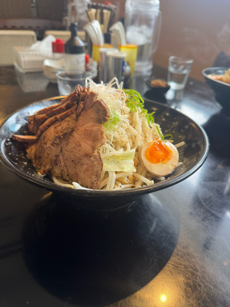 「味噌油そば　がっつり　野菜増し　豚チャーシュー増し」@らぁ麺のお店 三色の写真
