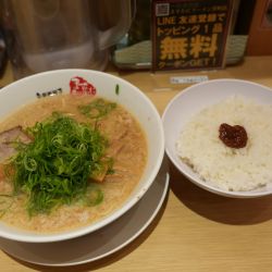 ラーメン 並 麺30秒硬め＋脂多め＋セルフ辛いの多め＋辛め＋