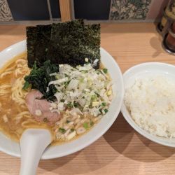 ラーメン大盛り　ネギトッピング＋ライス