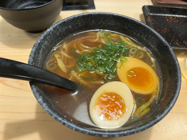 「こだわり醤油ラーメン＋味付煮玉子」@鳥貴族 仙台定禅寺通り店の写真