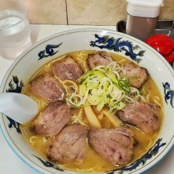 チャーシュー麺、塩。