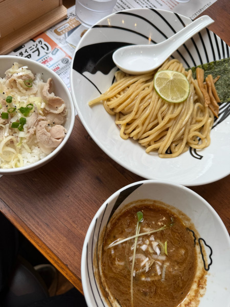 「濃厚つけ麺+塩豚丼」@つけ麺 一頂 秋葉原店の写真