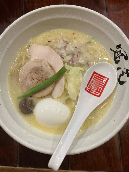 「純白湯ラーメン」@らぁめん冠尾 恵比寿西店の写真
