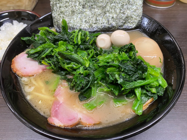 「塩勝鬨ラーメン＋ほうれん草＋のり」@横濱家系ラーメン 勝鬨家の写真