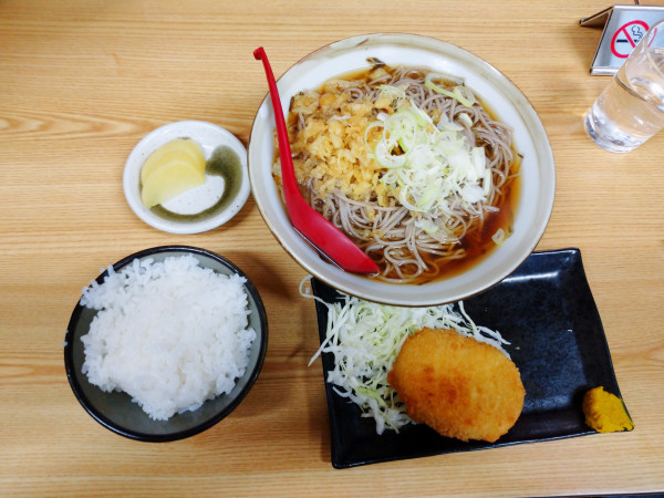 「そば定食（600円）」@丸大ホール 本店の写真