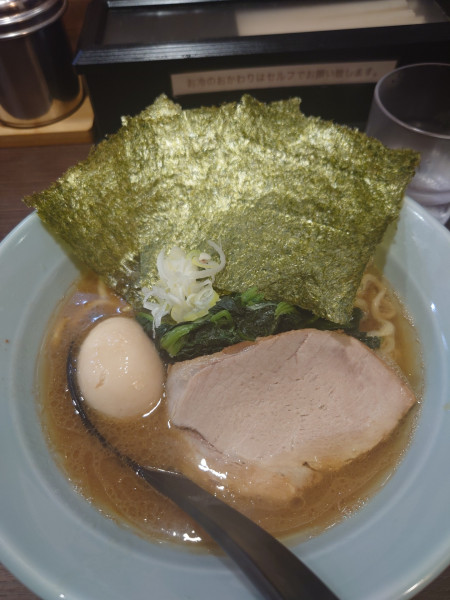 「らーめん小＋味玉」@横浜家系らーめん侍 渋谷本店の写真