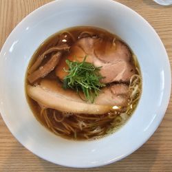醤油らぁ麺　930円