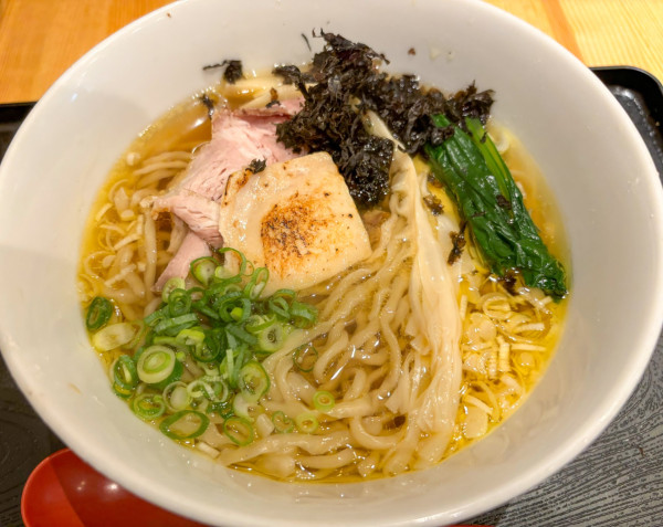 「地鶏らーめん (白醤油)」@超純水採麺 天国屋の写真