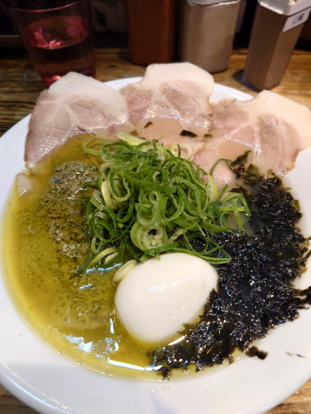 「牡蠣塩ラーメン＋味玉」@むかん 池袋の写真