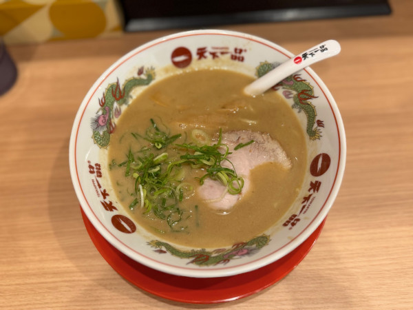 「こってりラーメン(麺少なめ[半麺]) 940円(税込)」@天下一品 五反田店の写真