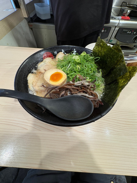 「禿鷹ラーメン　1200円　ご飯付き」@博多禿鷹の写真