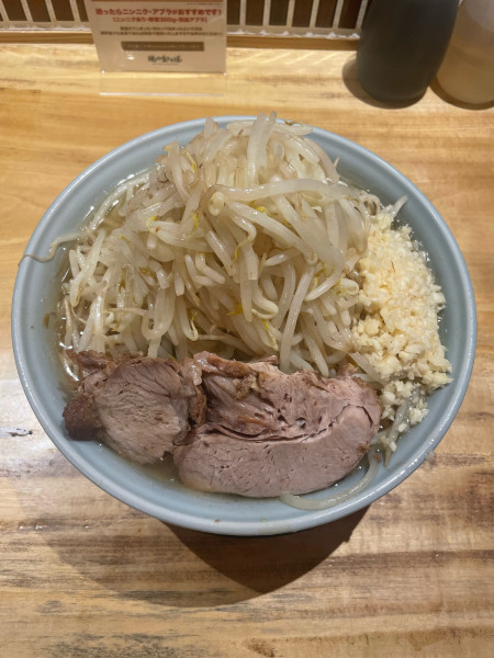 「俺道ラーメン500g(1250円)チャーシュー1枚・野菜マシ・に」@俺の生きる道 関内地下街マリナード店の写真