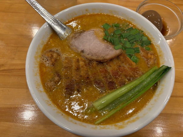 「排骨担々麺＋味付け茶玉子（サービス券）」@瀬佐味亭の写真