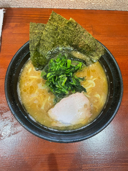 「らーめん(850円)」@横浜家系らーめん 天王家 寒川総本店の写真