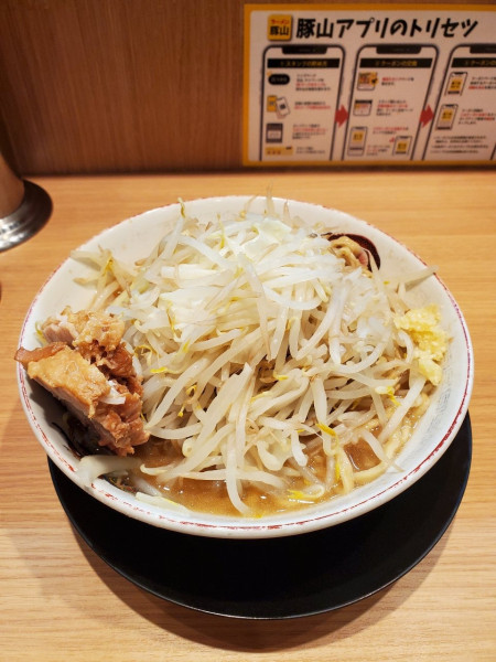「小ラーメン　野菜」@豚山 北千住東口店の写真