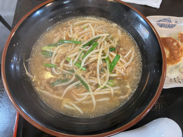 「細切豚肉ともやし湯麺(＋サイドメニュー)　980円」@本格中華 虎子担々の写真