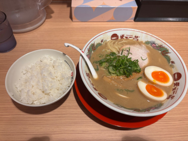「ライス定食（こってり）かため　味付煮卵」@天下一品 五反田店の写真