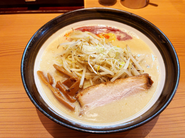「辛味噌ラーメン　980円」@味噌らーめん いと井 横浜西口店の写真