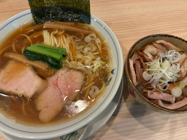 「醤油ラーメン 1000円 チャーシューごはん400円」@らーめん3000の写真