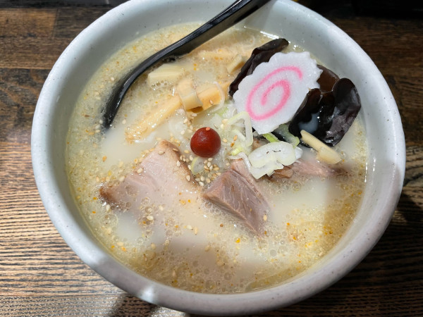 「塩豚骨らーめん」@らーめん 山頭火 原宿店の写真