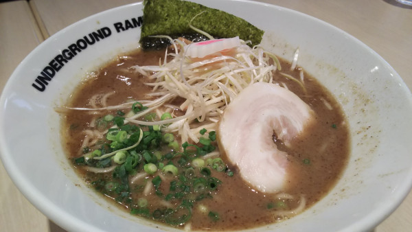 「ラーメン（濃厚）」@UNDERGROUND RAMEN 頑者 コクーンシティさいたま新都心店の写真