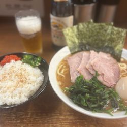 チャーシューメン(中)+ライス+瓶ビール