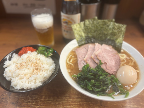 「チャーシューメン(中)+ライス+瓶ビール」@横浜家系らーめん 武道家 吉祥寺店の写真