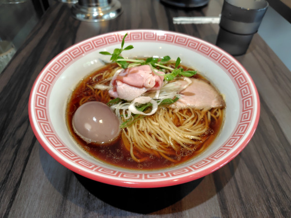 「味玉醤油メン¥1050」@ヌードルボウズ n坊の写真