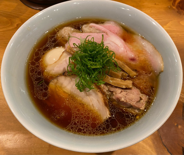 「特製中華そば（地鶏） 豚モモ Beer」@中華そば しば田の写真