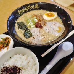 嵐げんこつらあめん(900円)