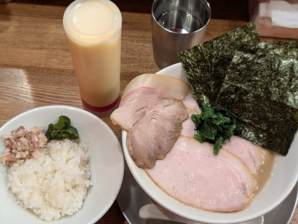 「特製塩とんこつラーメン」@なま醤油とんこつ フルスイングの写真