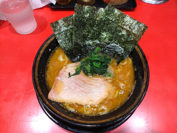 「ラーメン並盛900円」@環2家 川崎店の写真