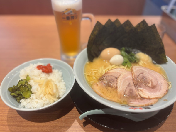 「MAXラーメン+ライス+生ビール」@町田商店 ニトリ成増店の写真