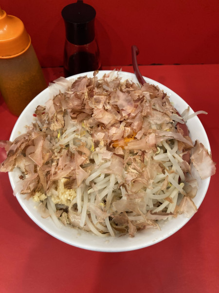 「汁なし中盛+かつお節 1230円」@らーめん こじろう526 鶴見店の写真