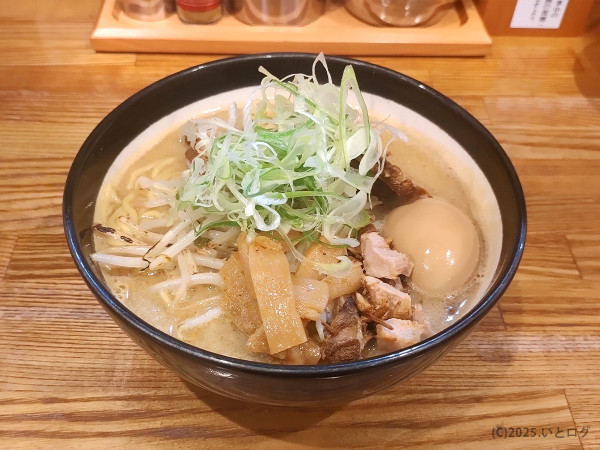 「味噌チャーシュー大盛 （＋味玉）」@初志貫徹の写真