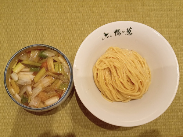 「鴨汁つけそば＋飲める親子丼」@らーめん 鴨to葱 渋谷店の写真