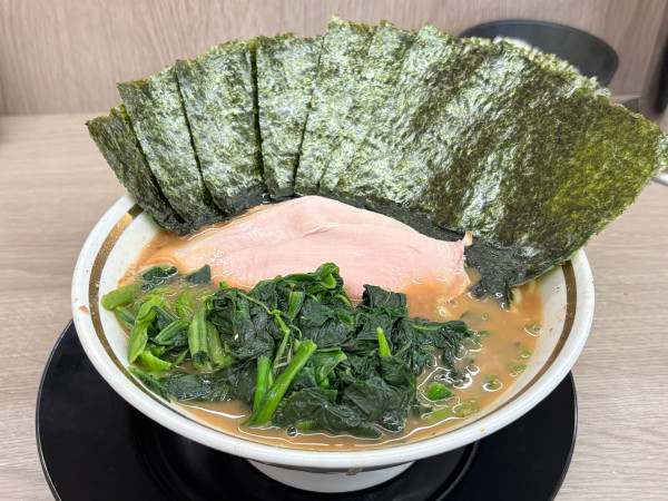 「ラーメン＋青菜＋海苔」@王道家直伝 との丸家 越谷店の写真